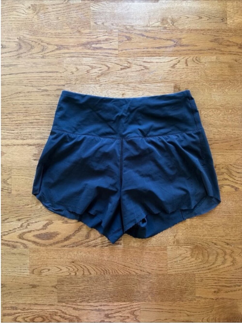 Lululemon Smooth Stride Shorts 2 Black Drawstring Pockets 3.5" Women Scallop